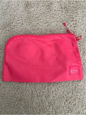 Lululemon Lightweight Zipper Pouch Cosmetic Bag 4L in Lipgloss EUC